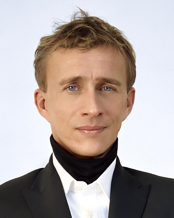 Jasper Conran OBE: A Design Maestro Bridging Fashion and the Arts”